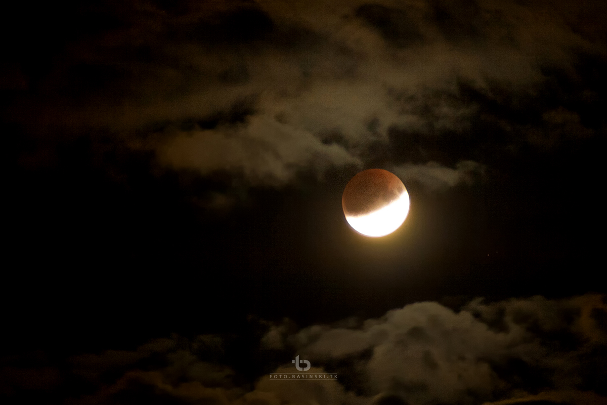 https://fotobasinski.tk - częściowe zaćmienie księzyca