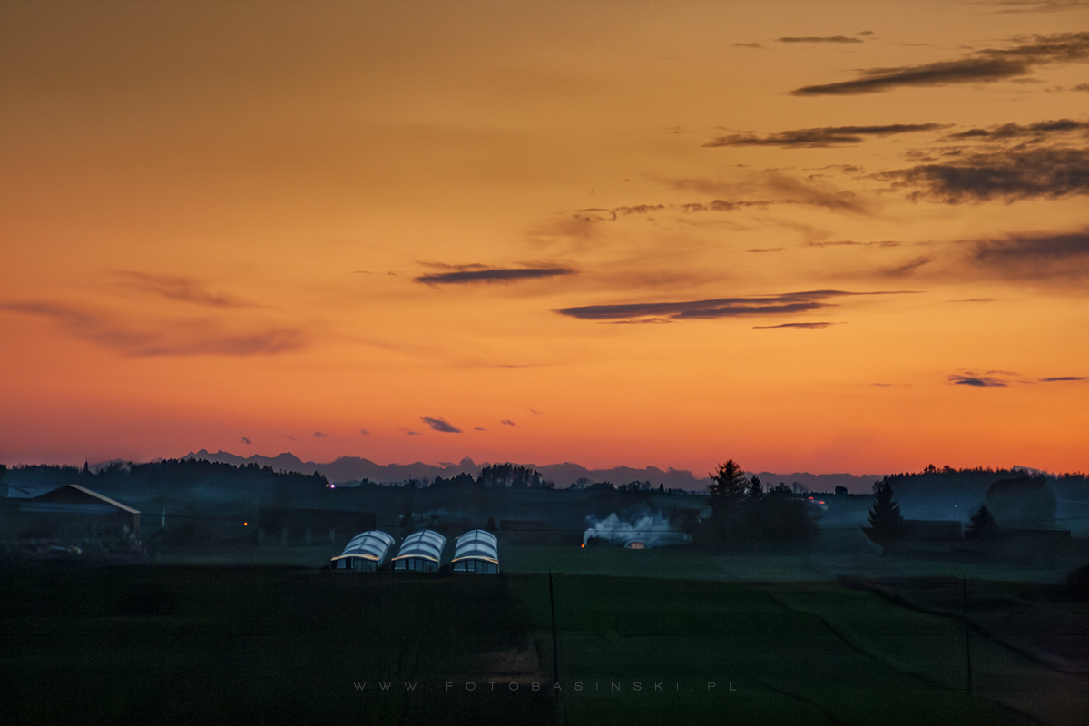 Tatry widziane z miejscowości Staszów www.fotobasinski.com.pl