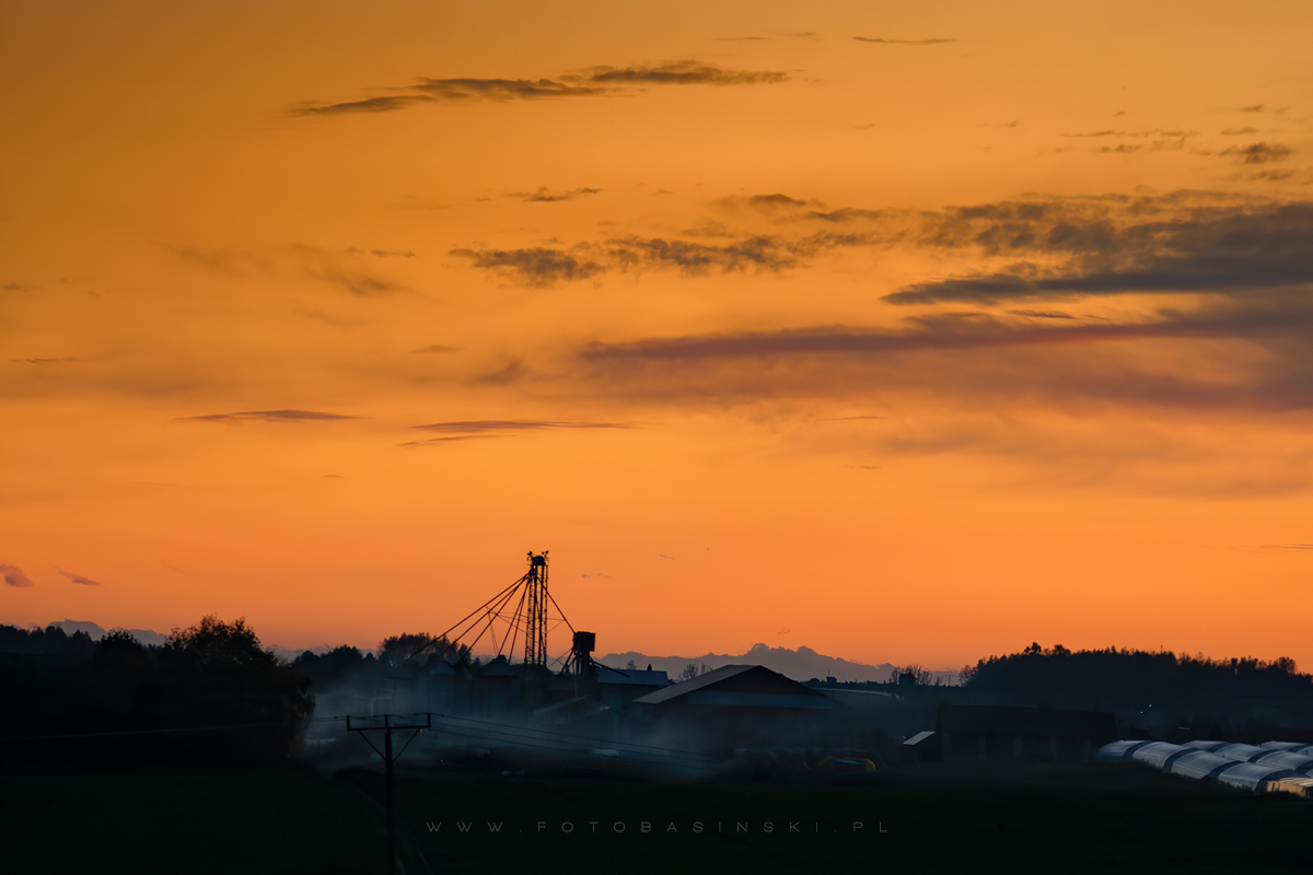 Tatry widziane z miejscowości Staszów www.fotobasinski.com.pl