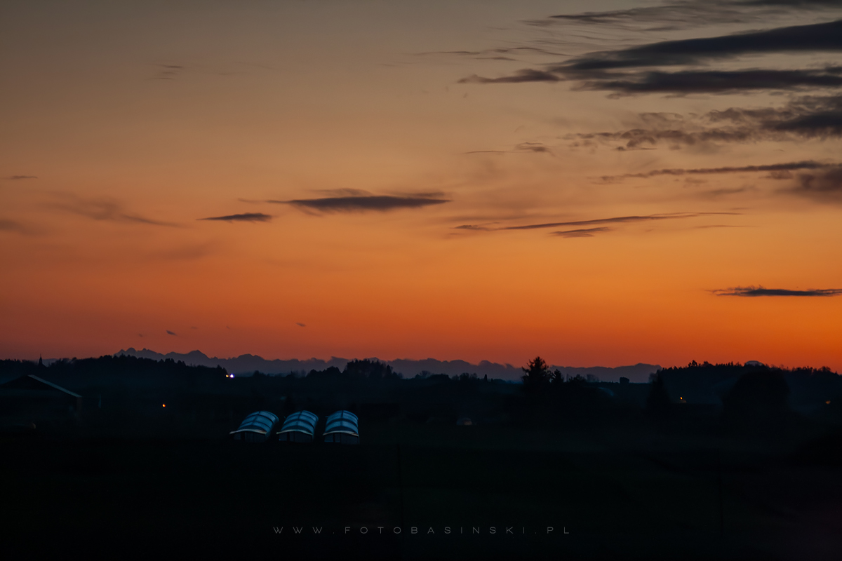 Tatry widziane z miejscowości Staszów www.fotobasinski.com.pl